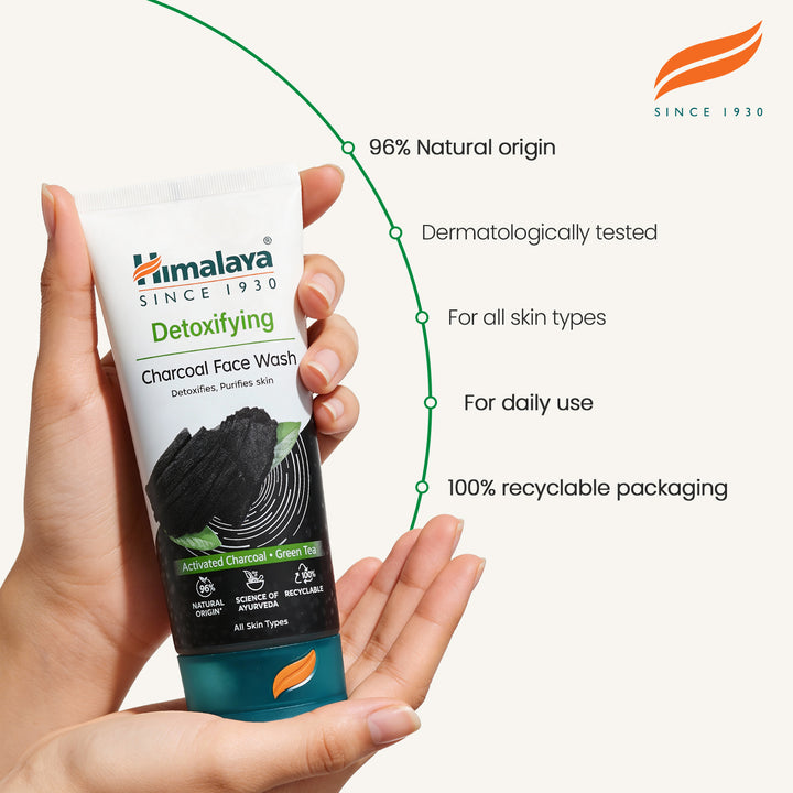 Himalaya Detoxifying Face Wash with Activated Charcoal &amp; Green Tea - 150 ml