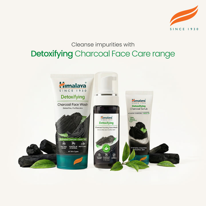 Himalaya Detoxifying Face Wash with Activated Charcoal &amp; Green Tea - 150 ml